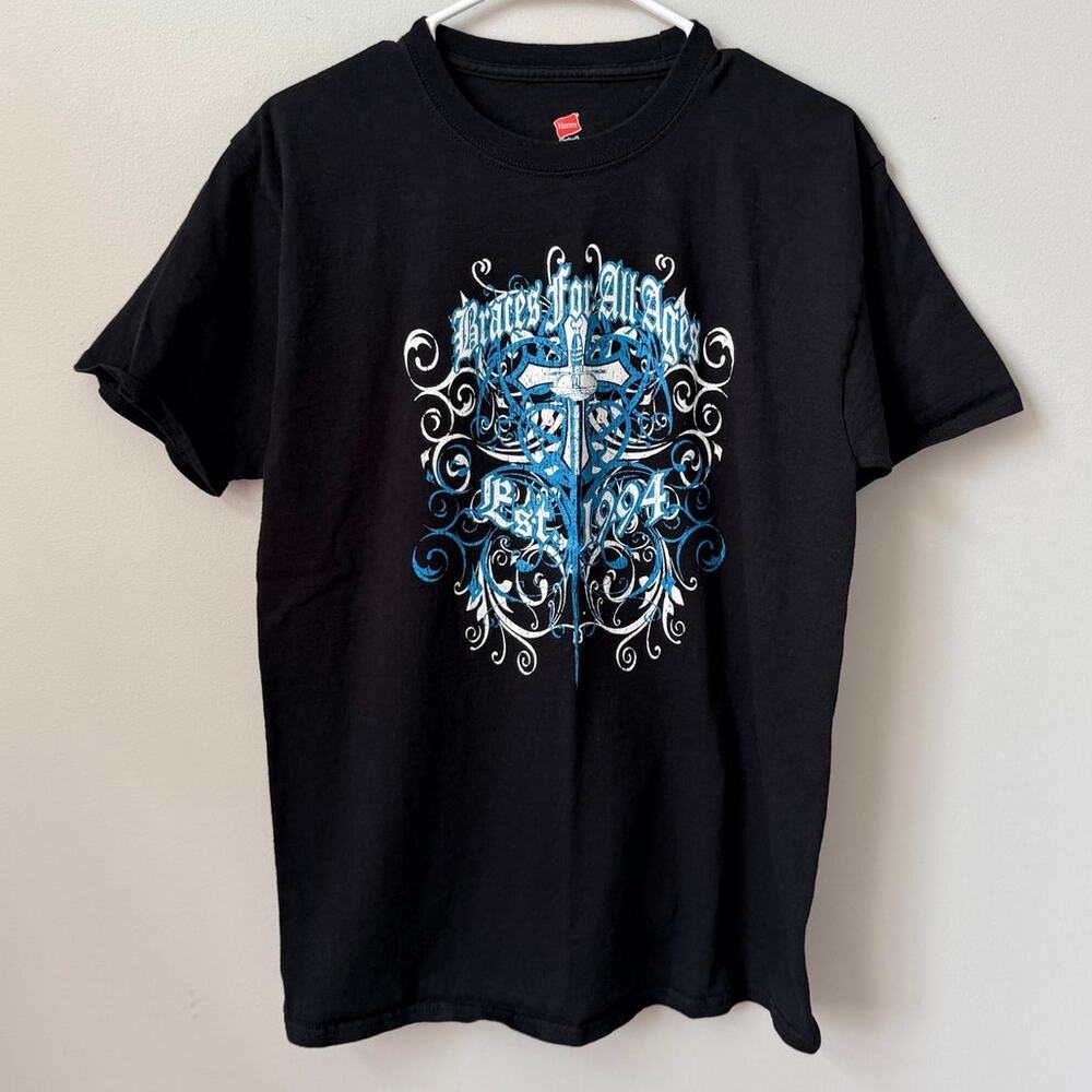 Vintage Y2K Affliction Style Graphic Tee Medium Black Gothic Cross Sword Hanes